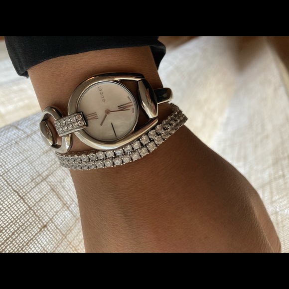 Gucci Horsebit, Mother of Pearl & Diamond Watch ⌚️ - Picture 10 of 13